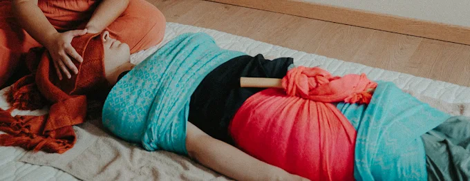 Soin postnatal complet combinant massage et rebozo, rituel de bien-être post-accouchement